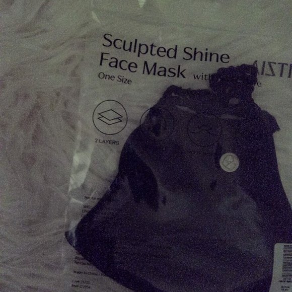 New Aritzia Black Sculpted 2 Layers Reusable Satin Face Mask O/S - Picture 4 of 6